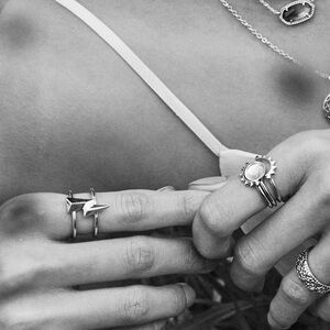 Kendra Scott Lightning Bolt
Silver lone Double Band Ring
Size 7